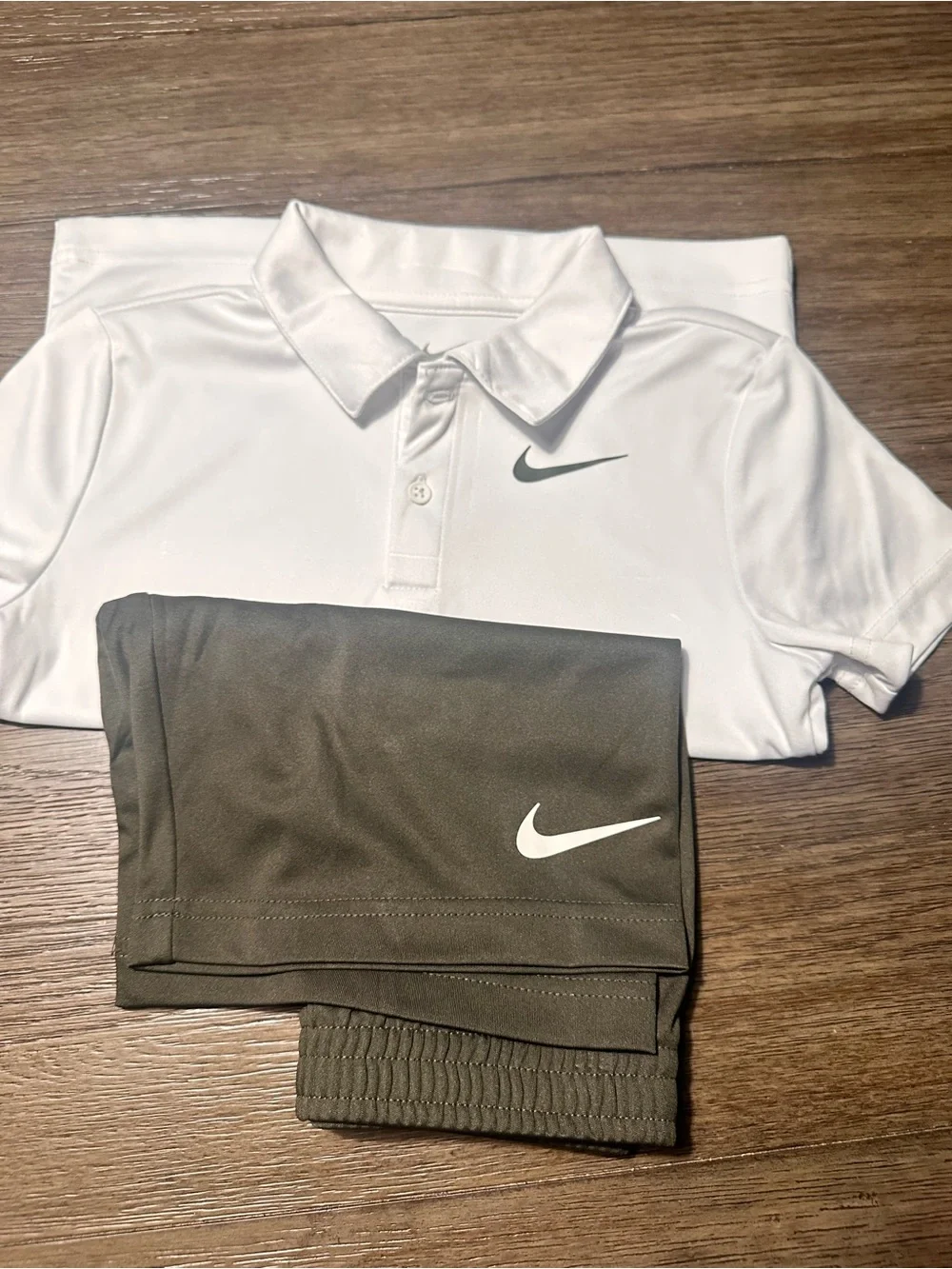 Kids/Youth Nike White Dri-FIT Polo & Olive Green Nike Shorts Set - Picture 4 of 5